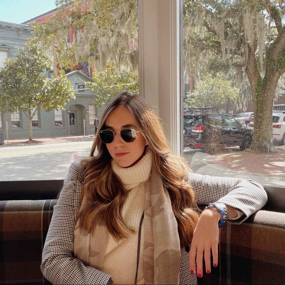 Meet your Posher, Adriana